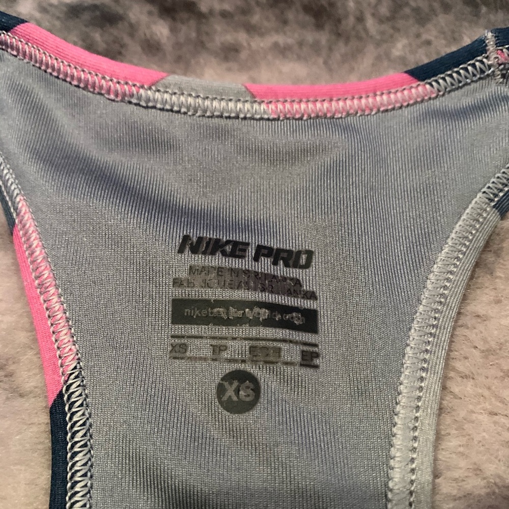 Women’s Nike sports bra - Picture 4 of 4